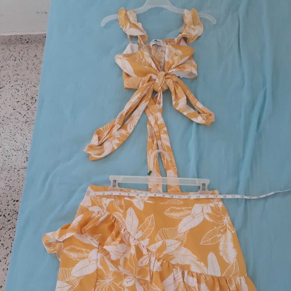 In Style Chic Woman skirt and top yellow color - Picture 6 of 11